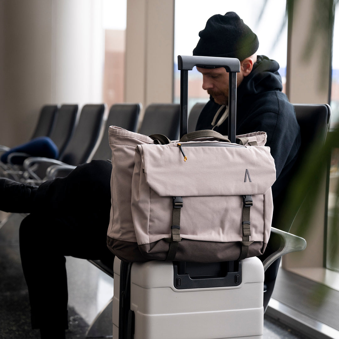 Compact Rennen Shoulder Bag for Efficient Storage – Boundary Compact Rennen Shoulder Bag for Efficient Storage – Boundary