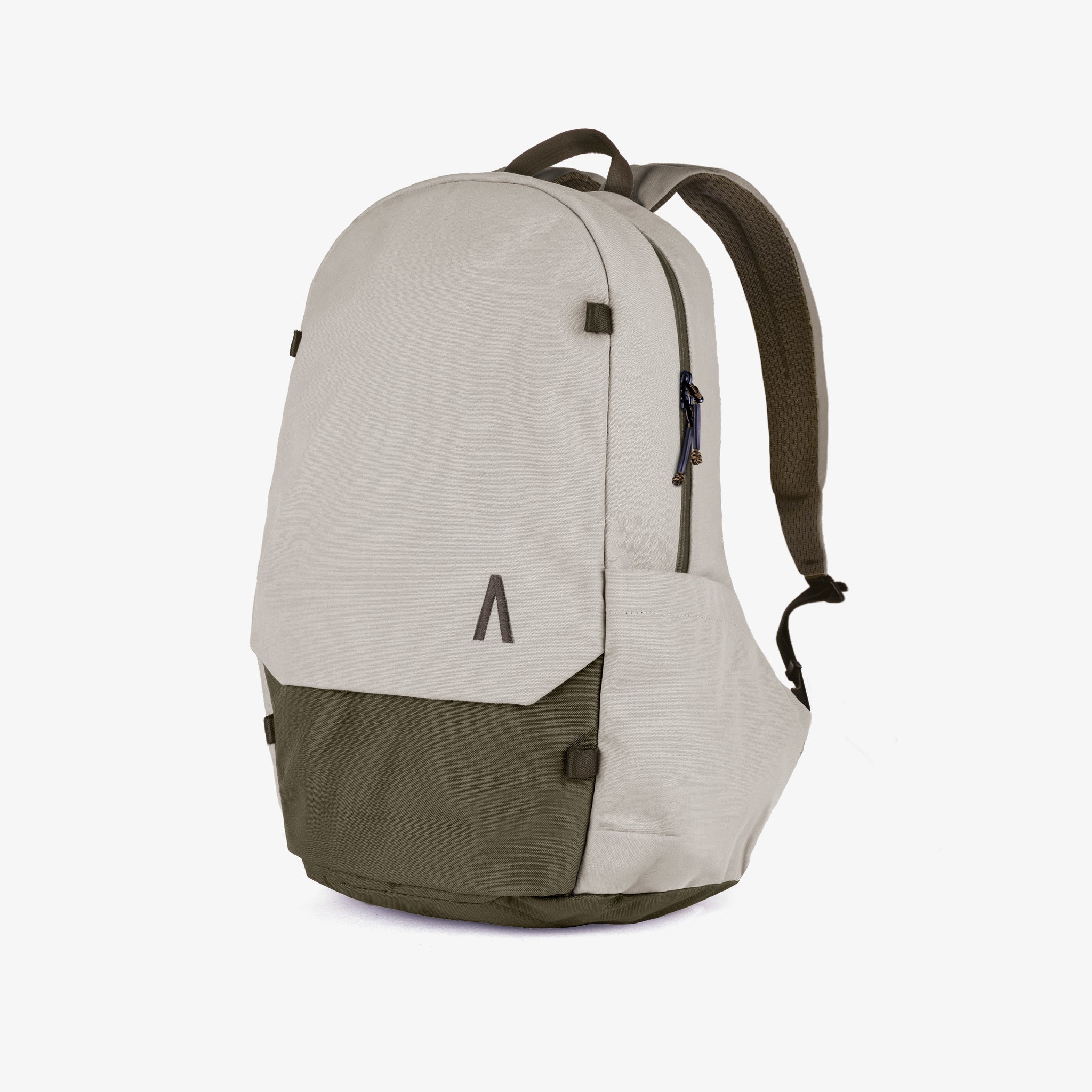 Angled view of a Rennen Recycled Daypack.