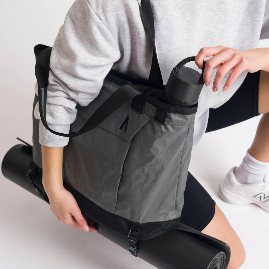 The Rennen Tote Bag packed for the gym